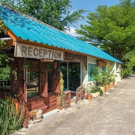 Raknatee Resort Накхон Патом Екстериор снимка